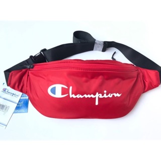 Champion กระเป๋าคาด สกรีนโลโก้ใหญ่ วัสดุ : ผ้าไนล่อน ขนาด : 43 x 17cm 🔴 สีแดง = 2 💶 : 2,600-