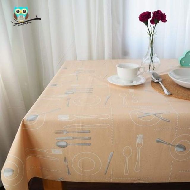 ผ้าปูโต๊ะพลาสติก PVC หนาพิเศษ - ลาย Happy Dining(137x182 CM)