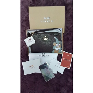 กระเป๋าคล้องมือ Coach ลายกระต่าย limited edition สีกาแฟ