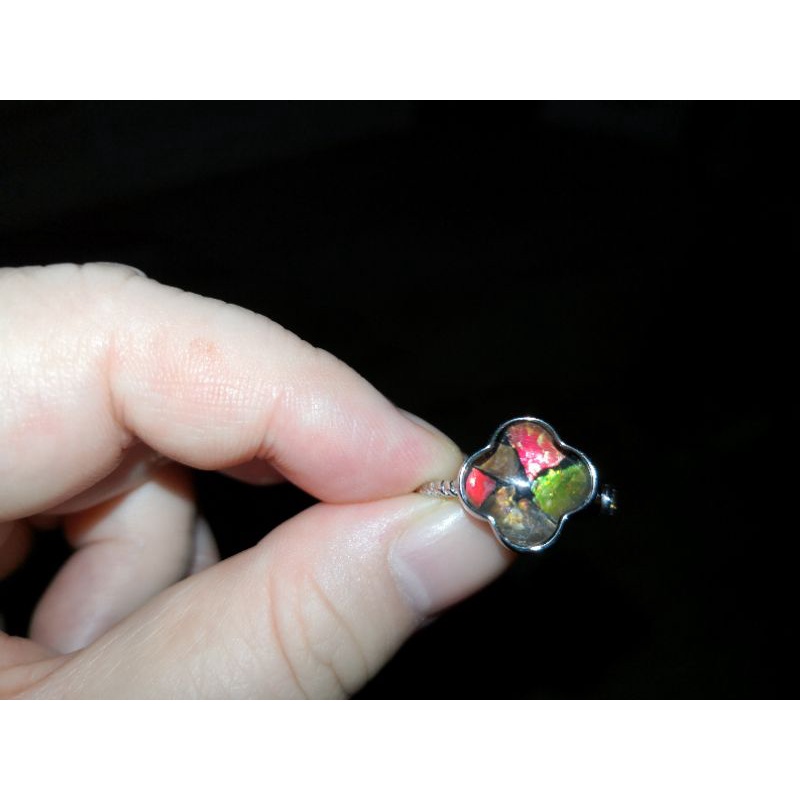 แหวนเงินฟอสซิล Ammolite ธรรมชาติของ Ammolite จินตนาการ