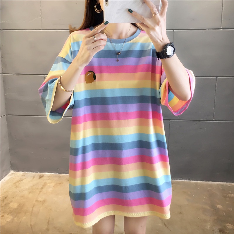 เสื้อยืด คอกลมแขนสั้น ลายทาง สีรุ้งสดใส่ [มี 2 โทนสีให้เลือก]