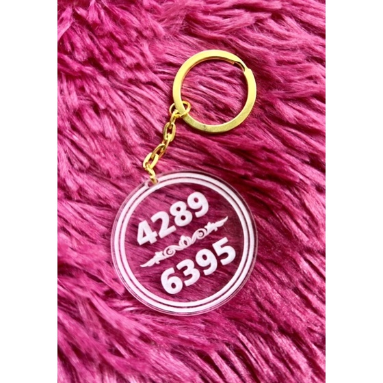 พวงกุญแจ พวงกุญแจเลขมงคล 4289-6395 ทรงกลม เลขมงคล ทำจากอะคริลิคใส หนา 5 มิล ตัวหนังสือพ่นทรายสีขาว ข