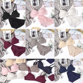 ชุดเช็ตเสื้อใน+กางเกงใน บราไร้โครงฟองน้ำบาง SOFT BRA  มี 7 สี