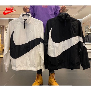 Nike ของแท้ 100% SWOOSH เสื้อแจ็กเก็ต เสื้อกันลมลําลอง ปักลายโลโก้ กันน้ํา สําหรับผู้ชาย เหมาะกับการเล่นกีฬา AR3133