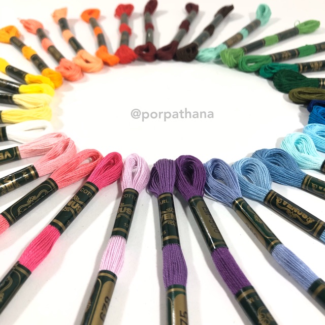 Venus(วีนัส) ไหมมุกมัน ด้ายมุกมัน ไหมปักชื่อ ปักเครื่องหมาย นักเรียน (เลื่อนรูป 