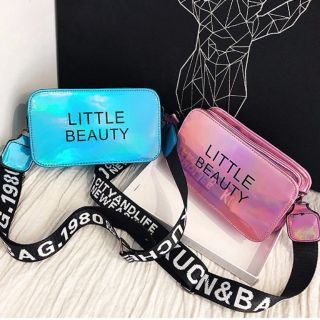 กระเป๋าสะพายข้างทรงกล่องสีวิ๊บวั๊บ LITTLE BUEATY (B692)