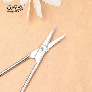 F043 กรรไกรตกแต่งคิ้ว และขนจมูก หัวกรรไกรโค้งปลายแหลม ใช้ตกแต่งคิ้วและขนจมูก