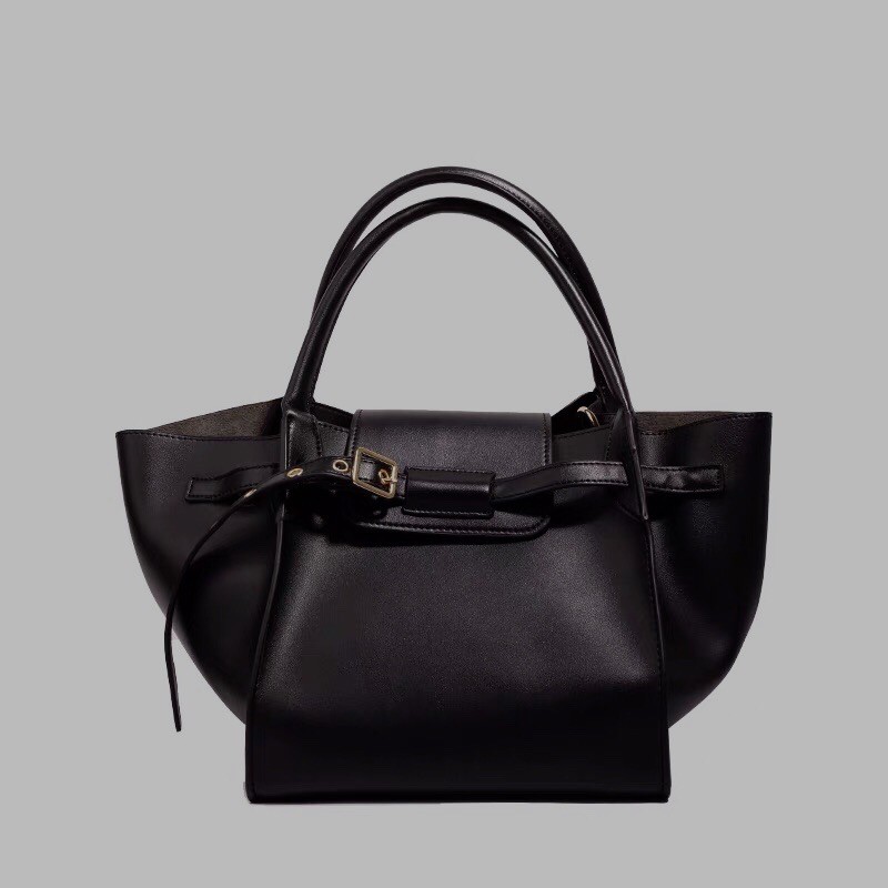 กระเป๋า Duffel bag..