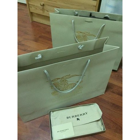 กระเป๋าตังค์ Burberry ของแท้ shop Siam Paragon (มีใบเสร็จ)