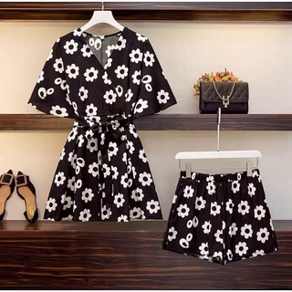 มาใหม่ พร้อมส่ง  ชุดเซ็ต 2 ชิ้น เสื้อ+กางเกง ลายจุดกระโปรง เนื้อผ้าดี สวมใส่สบาย ผ้าลื่น พร้อมส่ง!! ราคาถูก