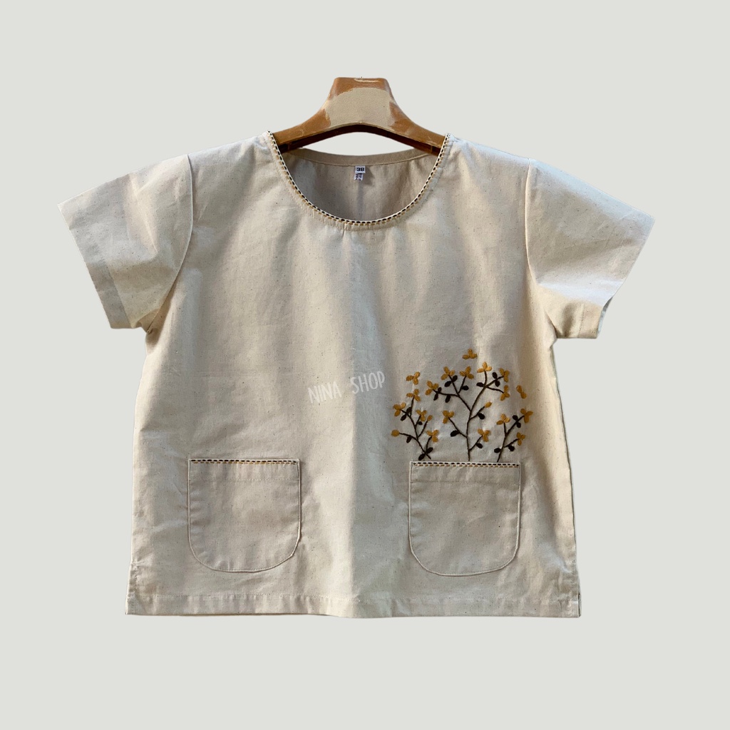 เสื้อผ้าฝ้ายคอกลม แขนสั้น สไตล์มินิมอล งานปักดอกผสมงานด้นมือ แฮนด์เมดเรียบๆแอบน่ารัก ใส่ทำงาน ใส่เที่ยว โดดเด่นแน่นอน