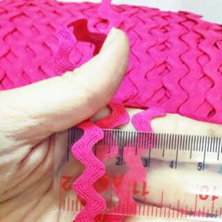 เทปซิกแซกสีบานเย็น  ขนาด 7 มม. ใช้ตกแต่งเสื้อผ้า กระเป๋า สมุดทำมือ