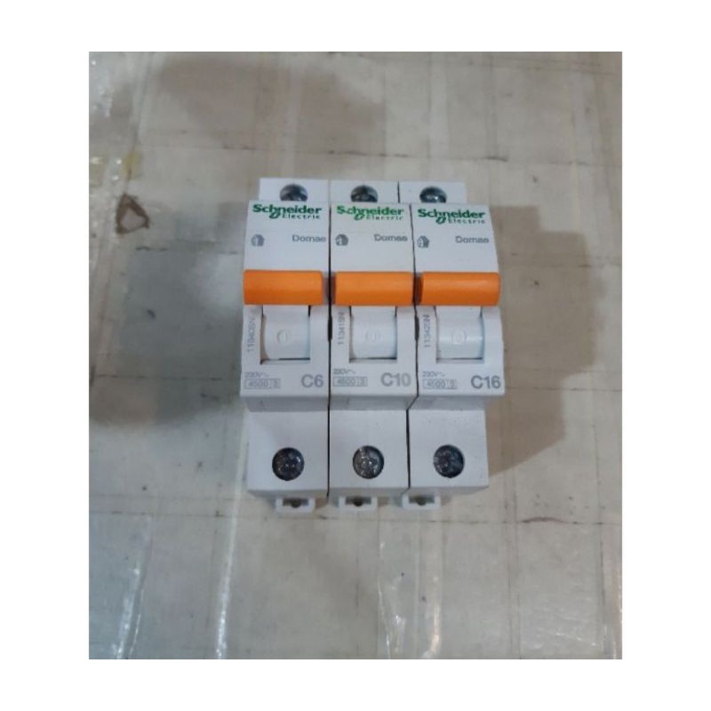 MCB SCHNEIDER DOMAI*