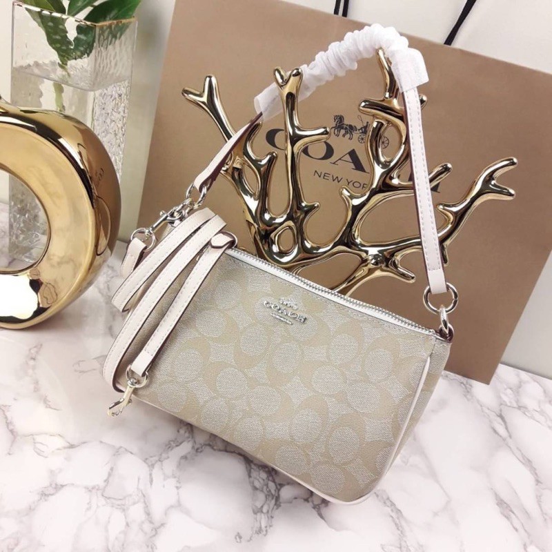 COACH TOP HANDLE POUCH IN SIGNATURE (COACH F58321)🔻SIZE : 8 3/4 " (L) x 5 "(H) x 3 1/4" (W) 🔻COLOR :