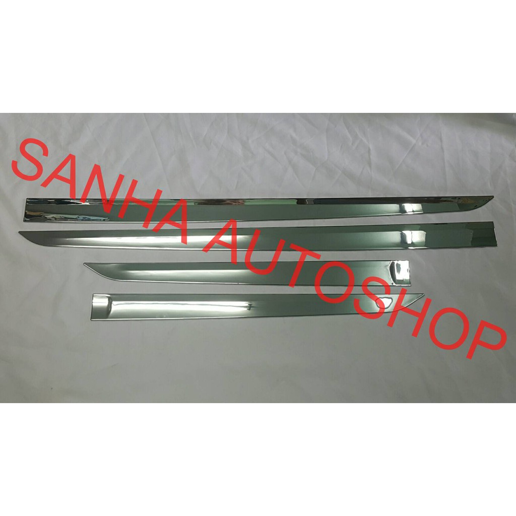 คิ้วกันกระแทกข้างประตูโครเมียม Toyota ​Innova Crysta