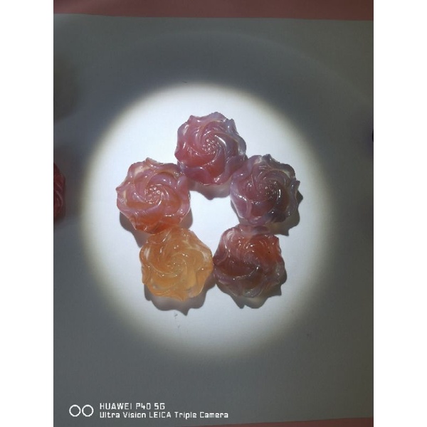 แกะสลักธรรมชาติ 2 โทน Yan Yuan Flower Agate (รูทะลุ) (20 - 16.2mm)
