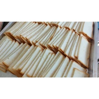 ขนมปังปอนด์สไลด์บางแบบแห้ง ตัดครึ่งแล้ว ขายเป็นเเพ๊ค