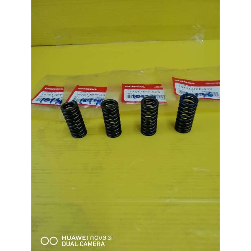 สปิงวาวล์ CBR150 คาร์บู / CBR150i หัวฉีด  แท้ศูนย์ HONDA  ได้ 4 ตัว ส่งฟรี