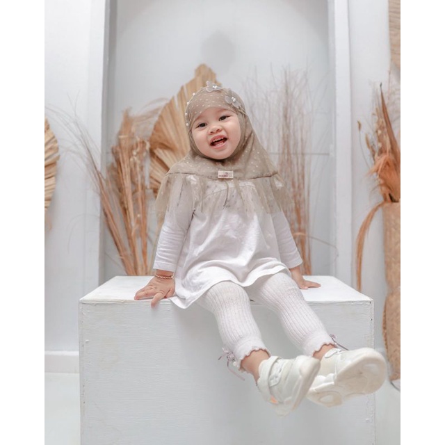 ผ้าคลุมฮิญาบ ลายจุด ดอกไม้ "Yasmin"