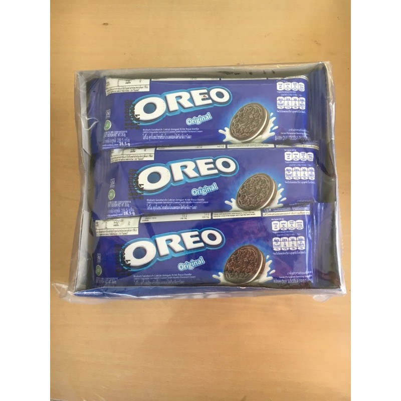 OREO โอริโอ้ คุกกี้แชนวิช รสช็อกโกแลตสอดไส้ครีมกลิ่นวานิลลา ไส้ครีมช็อคโกแลต *แพ็ค12ซอง*