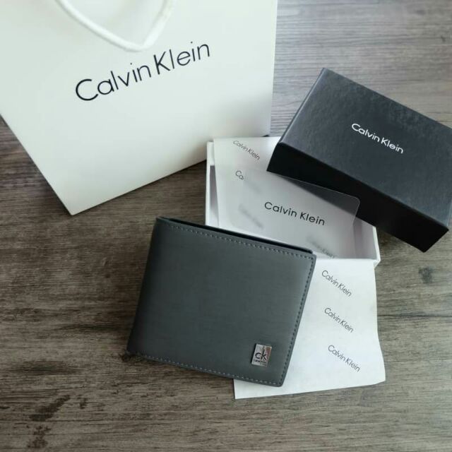 สีใหม่มาแล้วว กระเป๋าตังค์ Ck สีเทาโลหะเงิน สวยสุดๆไปเลย ของใหม่ มือ1 ของแท้100%