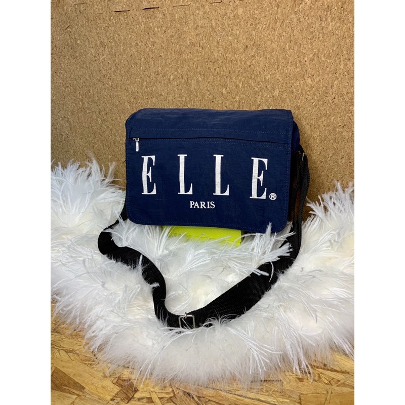 กระเป๋าสะพายข้างทรงสปอร์ต Elle Paris