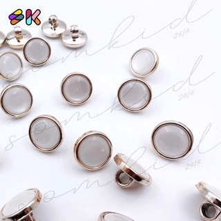 somkid กระดุมมุกมันวาว ขอบทองนากเรียบ มีขาสอยก้น ขนาด11mm(size18L), 13mm (size20L)