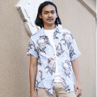 เสื้อฮาวาย นำเข้า มือสอง รอบอก54นิ้ว แบรนด์ Batik Bay ผ้า Rayon 100%  MADE IN Indonesia กระดุมกะลา กระเป๋าลายต่อ