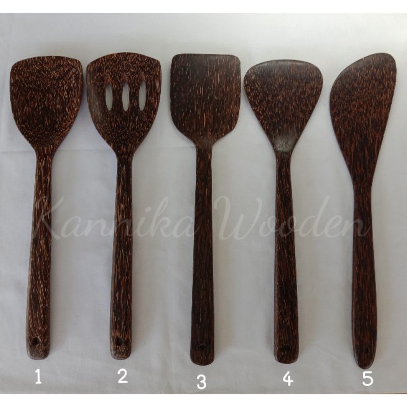 ตะหลิวไม้ตาลยาว 32 cm. มี 6 แบบ ( 1 ชิ้น )