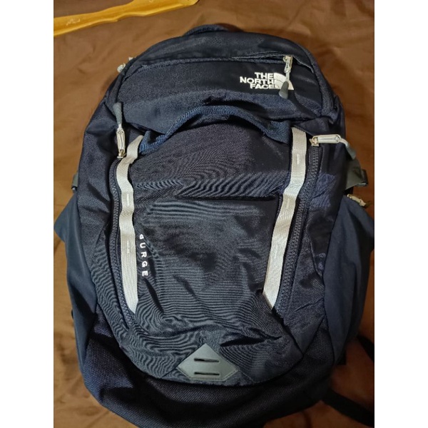 เป้สะพายหลัง the north face surge ใบใหญ่ 30 l ใส่ของได้เยอะเหมาะกับช่วงเดิมทาง