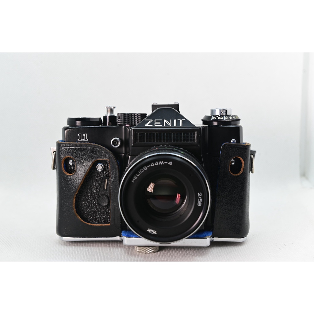 กล้องฟิล์ม รัสเซีย ZENIT 11 พร้อมเลนส์โบเก้วน HELIOS-44M-4 58MM.F2