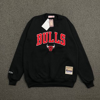 Crewneck Mitchell &amp; Ness Chicago Bulls เสื้อสเวตเตอร์สําหรับสตรีแขนยาวเย็บปักลายนูนสีดําสีแดง