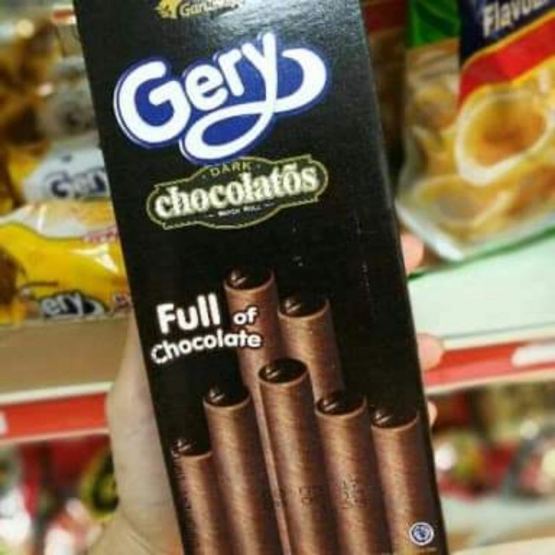 Gery Dark Chocolatos Wafer Rollเวเฟอร์แท่งใส้ช็อคโกแลต เยิ้มๆ