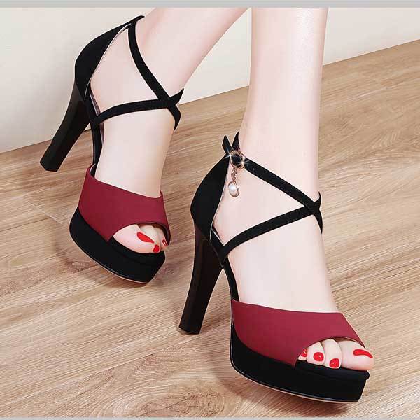 รองเท้าแตะส้นสูงสตรีฤดูร้อนส้นสูง 2020 ใหม่ stiletto ปากปลาเซ็กซี่เวอร์ชั่นเกาหลีของฤดูร้อนรองเท้าผู้หญิงเทรนด์