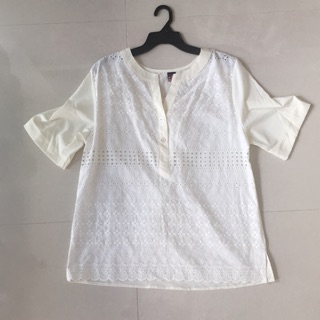 เสื้อประดับผ้าลูกไม้ฉลุสีครีม ไซส์ใหญ่ อก 44”