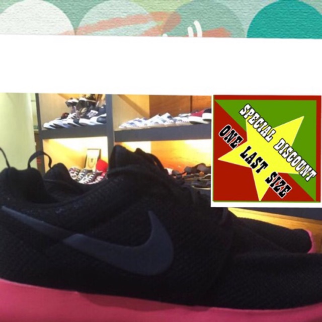 รองเท้าผ้าใบ Nike Rosherun