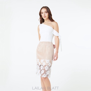 Lailah Blatt Adale Dress ชุดเดรส ลูกไม้ลายดอกไม้ ทรงบ่าเดียว สีขาว