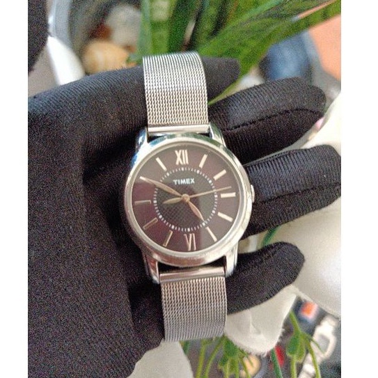 นาฬิกาแบรนด์เนมTIMEXหน้าปัดสีดำตัวเรือนสีเงินสายสแตนเลส ของแท้ 100% มือสองสภาพสวย