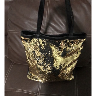กระเป๋าshopping วิ้ง สีทองสวยมาก สภาพดี