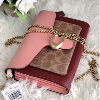 🎀 (สด-ผ่อน) กระเป๋าสะพาย 7.5 นิ้ว shop สีชมพูแดงลายซี 86094 TABBY CHAIN CLUTCH IN COLORBLOCK SIGNATURE CANVAS