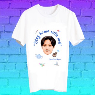 สั่งทำ เสื้อยืด Fanmade เสื้อแฟนเมด เสื้อยืดลายโควิด โควิด19 covid19 STAY HOME WITH ME BLK53 อีโดฮยอน Lee Do Hyun