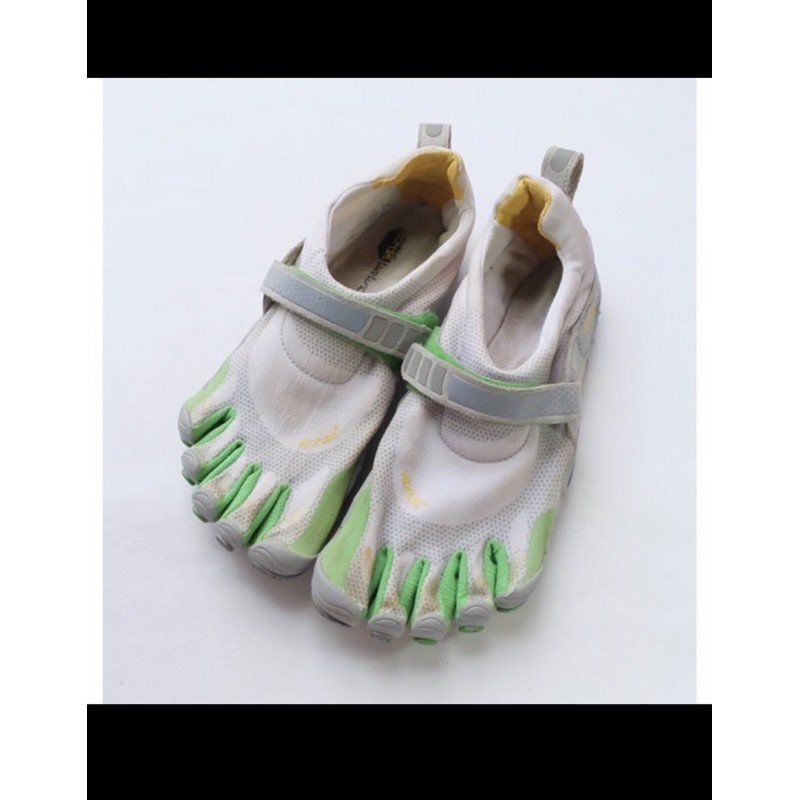 Vibram FiveFingers Size 40EU สีเทา/เขียว มือสอง ของแท้ เหมาะกับคนเท้ายาว24.5-25ซม.