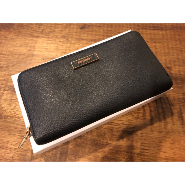 Used‼️ ของแท้ 💯% กระเป๋าสตางค์ DKNY (DKNY Wallet)