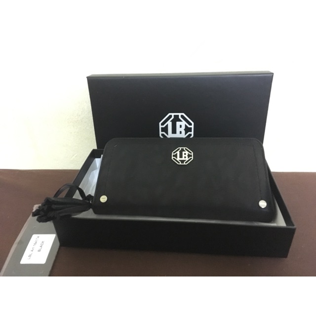 กระเป๋าสตางค์ใบยาว แบรนด์ labella  ของใหม่ ไม่เคยเปิดใช้ จัดส่งพร้อมกล่องแบรนด์ยังมีป้ายติด การันตีข