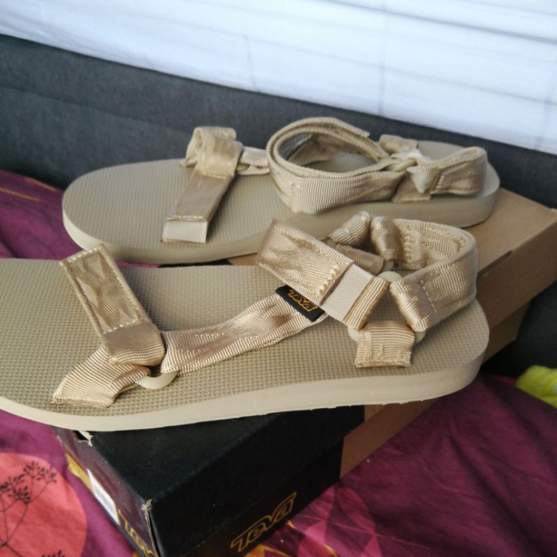 รองเท้าแตะ teva hiking ใหม่เอี่ยม