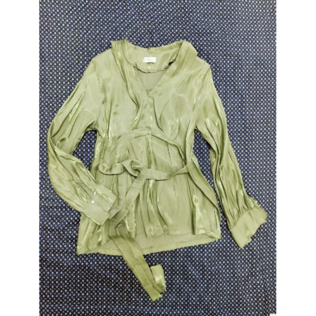 ชุดเซ็ตสีเขียวผ้าเงาไซส์Mจากร้านaomkoshop 180รวมส่งEMS