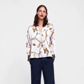 ✨✨ NEW IN ✨✨ สินค้ามาใหม่ พร้อมส่งค่ะ  🦋 BUTTERFLY SHIRT 🦋 เสื้อเชิ้ตคอวี ผ้าไหมเกาหลี ใส่สบาย พริ้วพริ้ว