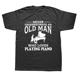 เสื้อยืดผ้าฝ้าย เสื้อยืดพิมพ์ลายแฟชั่น เสื้อยืด พิมพ์ลาย Never Underestimate An Old loves playing piano Pianist สไตล์คลา