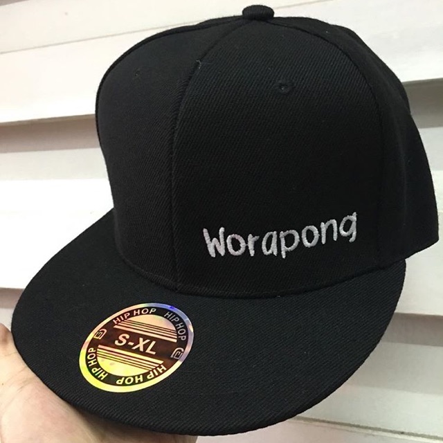 สั่งปัก หมวก Hiphop ปักชื่อ