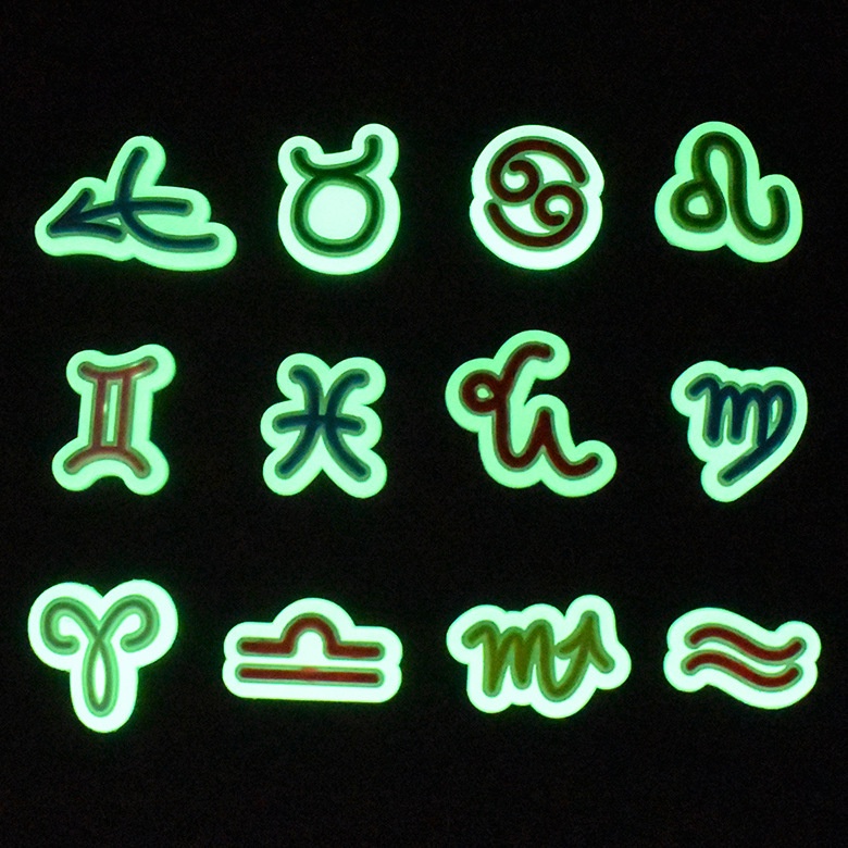 พร้อมสต็อกสําหรับ Crocs Jibbitz Pins Noctilucent Constellation DIY รองเท้าปุ่ม Charm